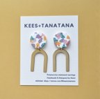 作品【再販】ポリマークレイとローブラスの揺れるテラゾーピアスorイヤリング　＜U型＞／Polymer clay Terrazzo patterned dangle earrings 