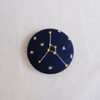 作品星座の刺繍ブローチ　かに座