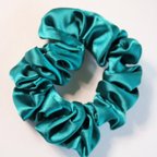 作品Teal SCRUNCHIE 