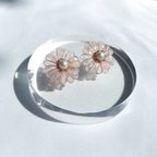 作品シアーでうる艶 ロゼピンクのお花のピアス