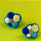 作品刺繍ピアス ＊colorful flower＊ブルー【アレルギー対応・パーツ変更可】