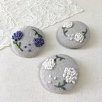 作品紫陽花の刺繍ブローチ ホワイト・パープル フランス刺繍