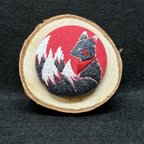 作品くるみボタン刺繍ヘアゴムorブローチ　黒狐