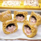 作品②「にゃんこが現れる猫型ダブルシュー(イチゴチョコ)」ミニチュア小物やストラップ・フックピアスに