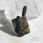 作品天然石ボルダーオパール(オーストラリア産)のマクラメペンダントトップ❁Deco❁スクエア10月誕生石[mpt-220921-01]