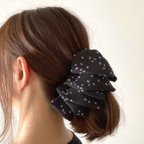 作品＊バナナクリップ ランダム重ねドットプリントblack＊下から挟んでとめるだけ 簡単ヘアアレンジ