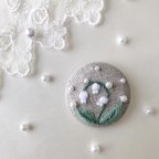 作品送料無料໒꒱· ﾟすずらんの刺繍ブローチ