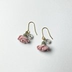 作品カーネーション　花　レース編み　ピアス　イヤリング　ピンク