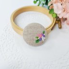 作品【 ブローチ 】刺繍 くるみボタン  ( 3.8cm )