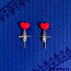 作品ハートの祈りイヤリング（ピアス）シルバー　レッド　宗教　十字架　クロス　マリア　かわいい　ゴシック　パンク　赤　#082