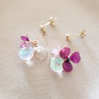 作品虹色の雫と小花のピアス