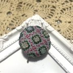 作品〈割引中〉刺繍くるみボタンのボニーフックE