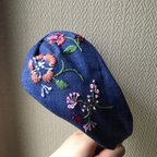 作品花柄刺繍のデニム風カチューシャ