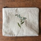 作品忘れな草刺繍のリネンファスナーポーチ