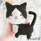 作品【24時間以内発送】No.103 よこむきねこちゃん ハチワレ あみぐるみ