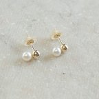 作品14Kgf・Small(Gold＆Pearl)のスタッドピアス（重ね合わせ）