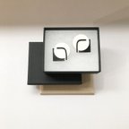 作品《icon・002》pierce／earring レザーアクセサリー・モダンデザイン・おしゃれなモノトーンカラー