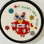 作品刺繍枠飾り　A HAPPY NEW YEAR 赤い着物