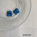 作品刺繍フラワーピアス/イヤリング ブルー