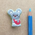 作品ネズミの刺繍ブローチ