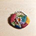 作品パッチワークなお花の手刺繍ブローチb