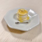 作品３段重ねの白いパンケーキ