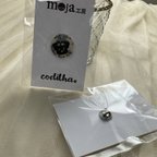 作品数量限定：シュナウザーくるみボタンピンバッジ（花柄）【moja工房×CODILHA。】