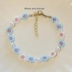 作品ベビーブルーのお花のビーズブレスレット / Baby blue beaded flowers bracelet