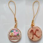 作品刺繍　ピアノ　花　イニシャル　ストラップ