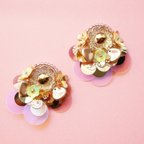 作品【ピアス・イヤリング】Golden Flower ゴールド チェコカボションを使用した花アクセサリー お呼ばれにも 個性派 大ぶり スパンコール