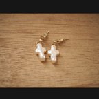 作品Pearl Cross Pierce（18K Gold ）