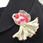 作品まるで金魚のビーズ刺繍ブローチ