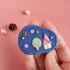 作品雪降る夜の刺繍ブローチ＊藍色の空②