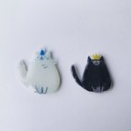 作品白猫／黒猫のブローチ