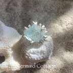 作品Ocean Inspired Rough Aquamarine Ring アクアマリン原石の珊瑚フレームのリング