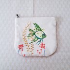 作品【haha-no-shisyu】刺繍のぺたんこファスナーポーチ（金魚鉢）