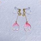 作品桜の花びらピアス【ほんのりクリアピンク】