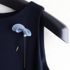 作品紙とリボンのピンブローチ『hokusai-wave：富嶽三十六景 神奈川沖浪裏』grayish-blue： julico.design_ジュリコデザイン