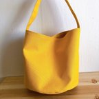 作品ワンショルダー　バケツ型　トートbag  トートバッグ　帆布　山吹色？オレンジ？