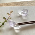 作品ガラスの箸置／水の花・紫色