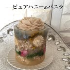 作品たくさんのお花や実をギュッと詰めた大きなサイズ3D筒型ソイキャンドルです。中心の燃焼ぶぶんは大豆100%のソイワックスを使用しています。燃え進むとレースのような美しさ💕香りはお好みでお作りします。