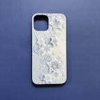 作品【訳あり】iPhone12/12 Pro対応、雪の結晶が降り注ぐ強化ガラススマホケース＜現品限りの限定販売＞