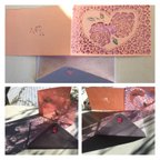 作品切り絵アート　ハート型薔薇模様のグリーティングカード②(ピンク)
