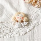 作品ドールFaceブローチ【クリームヘアのレース襟】doll brooch