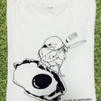 作品inochi no syokutaku Tシャツ no.1（ベーコンエッグ×ヒヨコ）