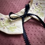 作品ホワイト基調のお花刺繍つけ襟　