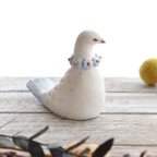 作品 陶置物 幸せ運ぶ白い鳥 アンティーク風仕上げ パステルマリン首輪  