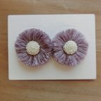 作品ふさふさ刺繍　淡い紫　お花　ピアス　イヤリング 