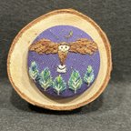 作品くるみボタン刺繍　ヘアゴムorブローチ　おとぎの森のフクロウ便