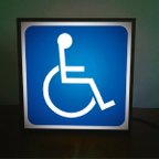 作品身障者 車椅子マーク 身がい者用設備 介護用品 デイケアサービス 自動車 ランプ 看板 置物 雑貨 LEDライトBOX